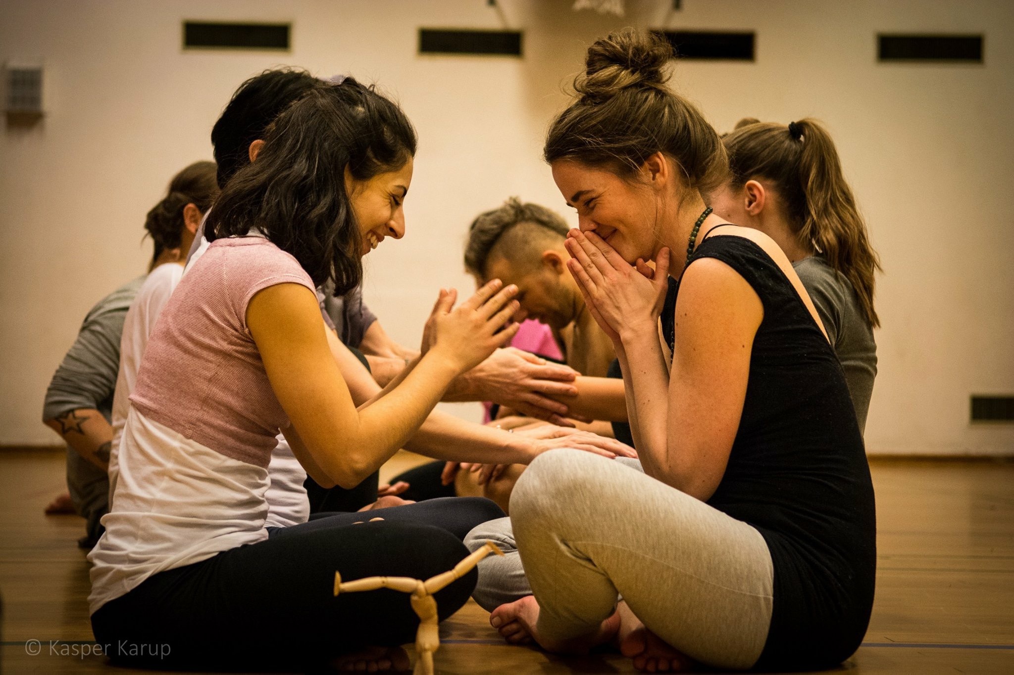 Christina Liljeroth Lydheksen Acroyoga Workshop Copenhagen Namaste Yoga Two Girls Smiling